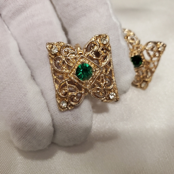 3/30❗️Georgeous Vintage Earrings ~ Gold Tone Green Earrings ~ Vintage Jewelry - Picture 4 of 7